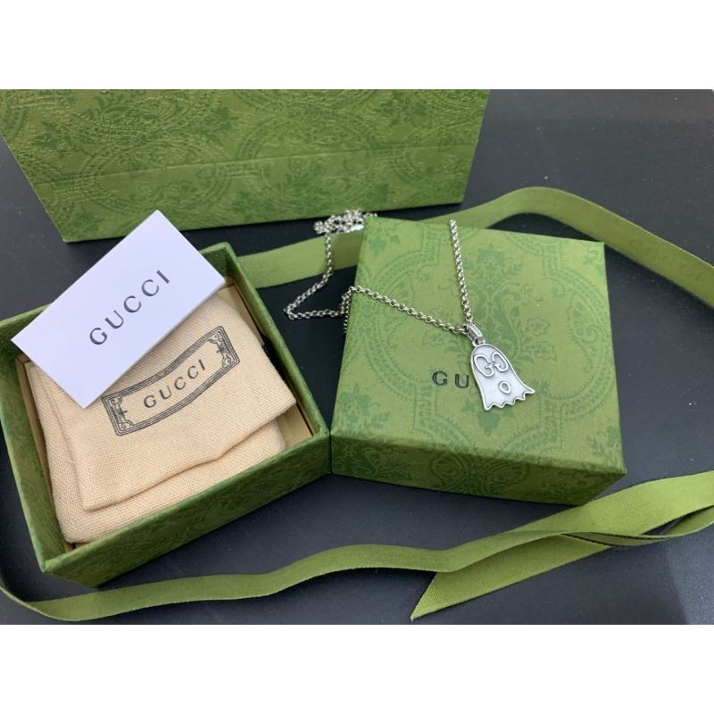 G*u*i necklaces